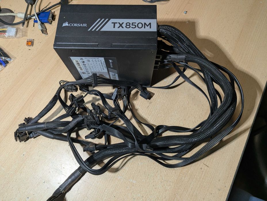 Sursa alimentare Corsair TX 850M, 80+ Gold, 850W, semimodulara