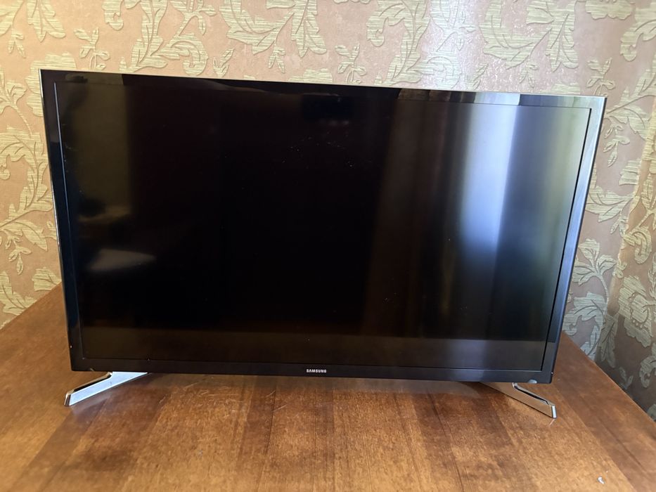 Телевизор LED 32" (80 см) Samsung UE32J4500 [HD, 1366x768, Smart TV]
