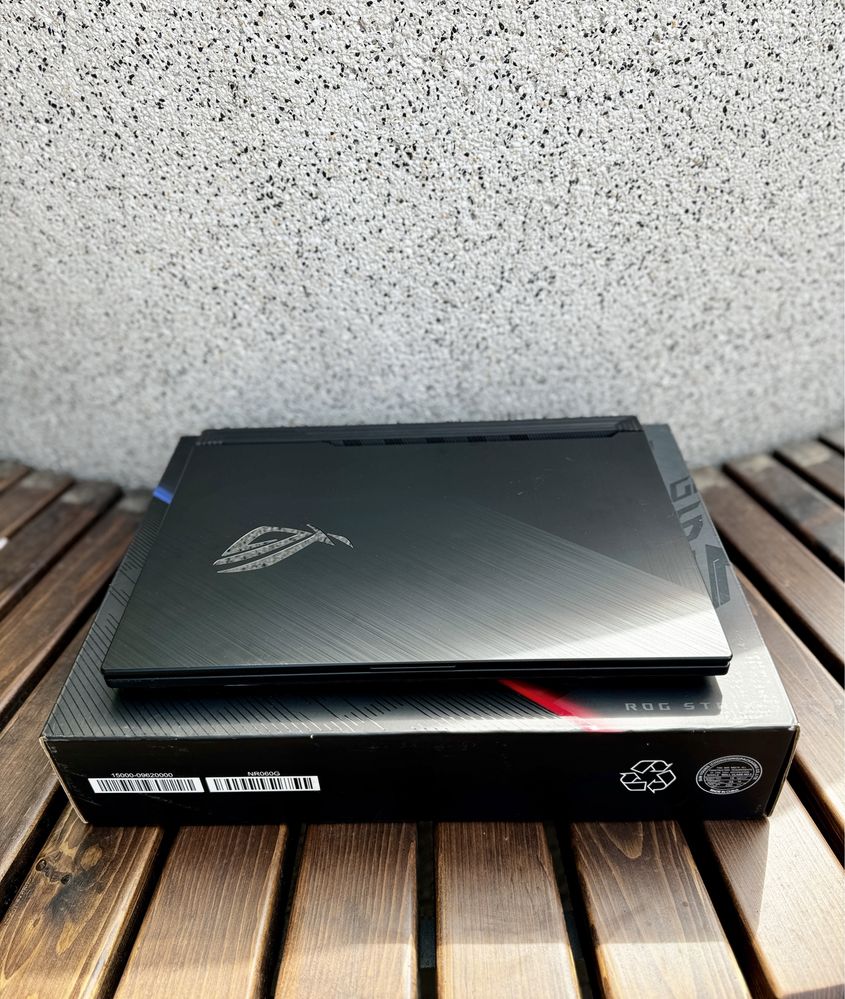 Solamanet Vinde: Laptop Asus Rogue Strix Intel 7-9750h