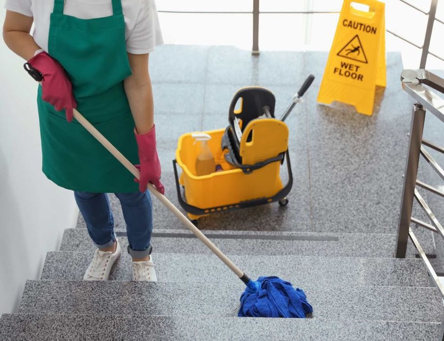 Curățenie scări de bloc