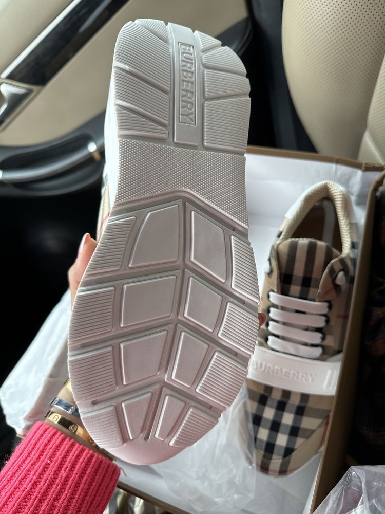 Дамски маратонки Burberry 2024 в 37/38/39/40 номер изц. телешка кожа