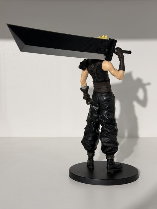 Final Fantasy 7 figure