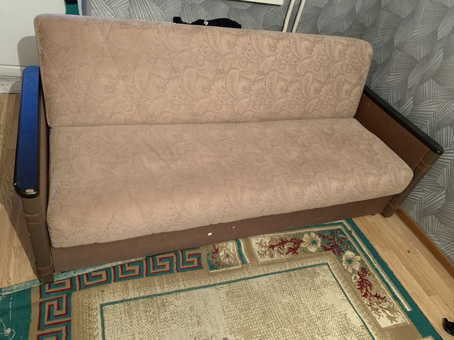 Диван в хорошем состоянии