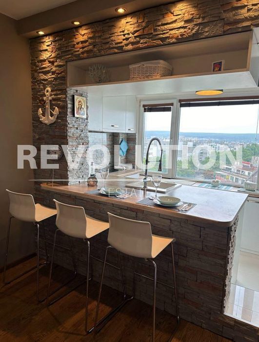 Дава се под наем Двустаен апартамент в Варна, ХЕИ - 60 кв.м за 485 € - Снимка #1