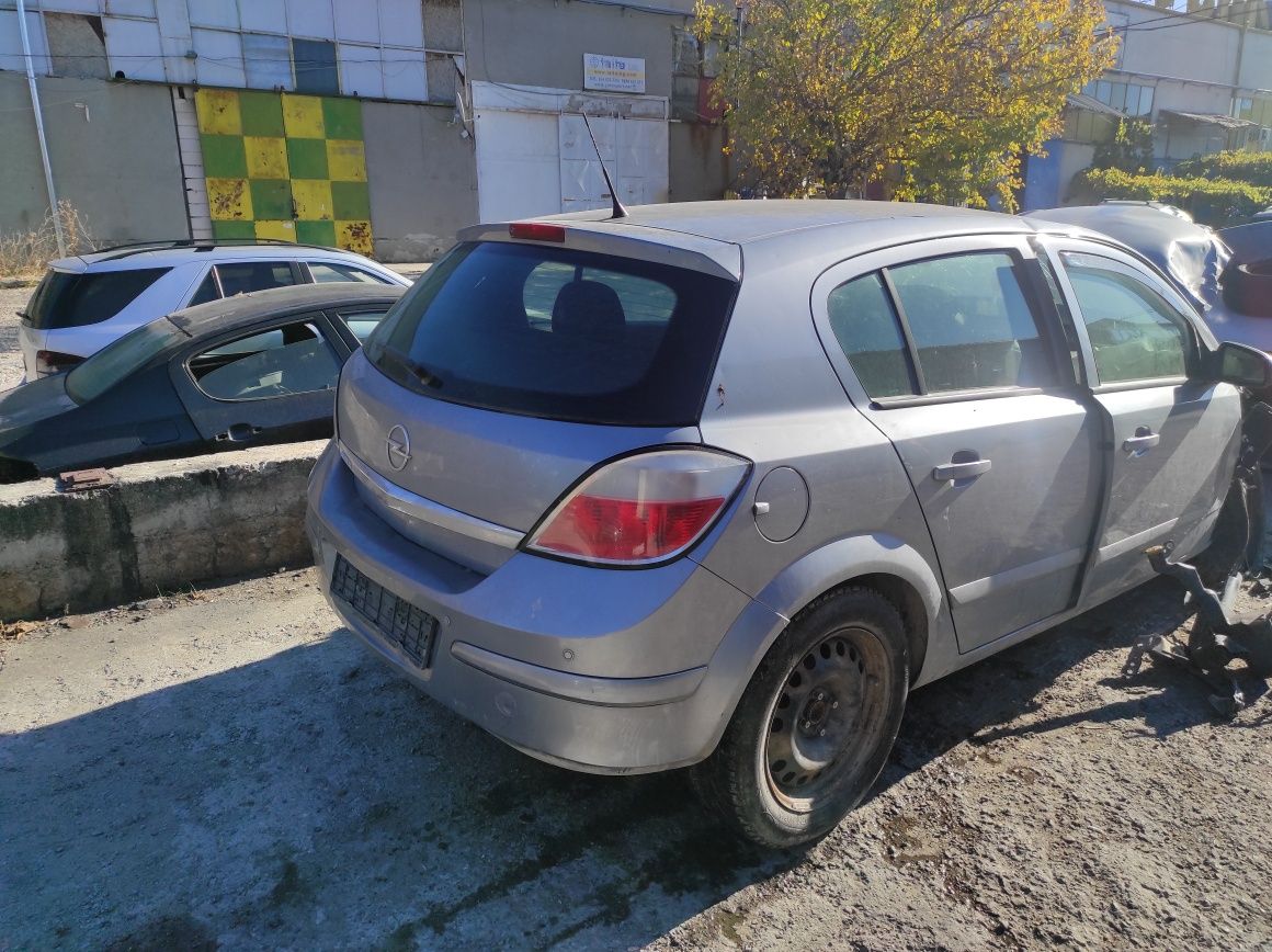 Продавам на части OPEL ASTRA H 1.4 16V 2005 г.
