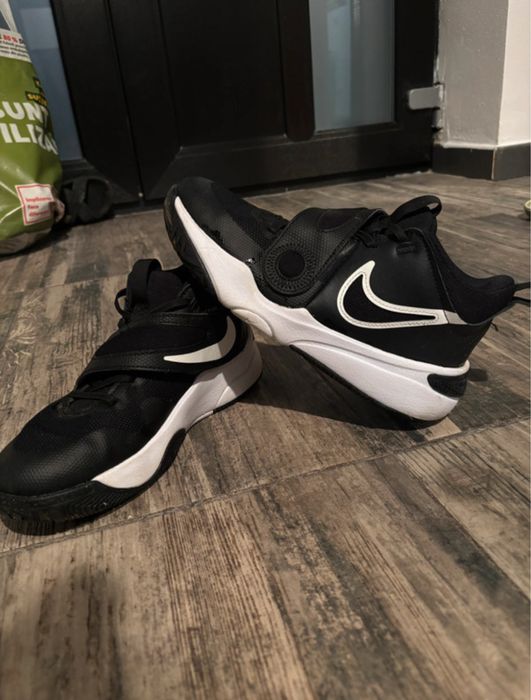 Papuci nike baschet