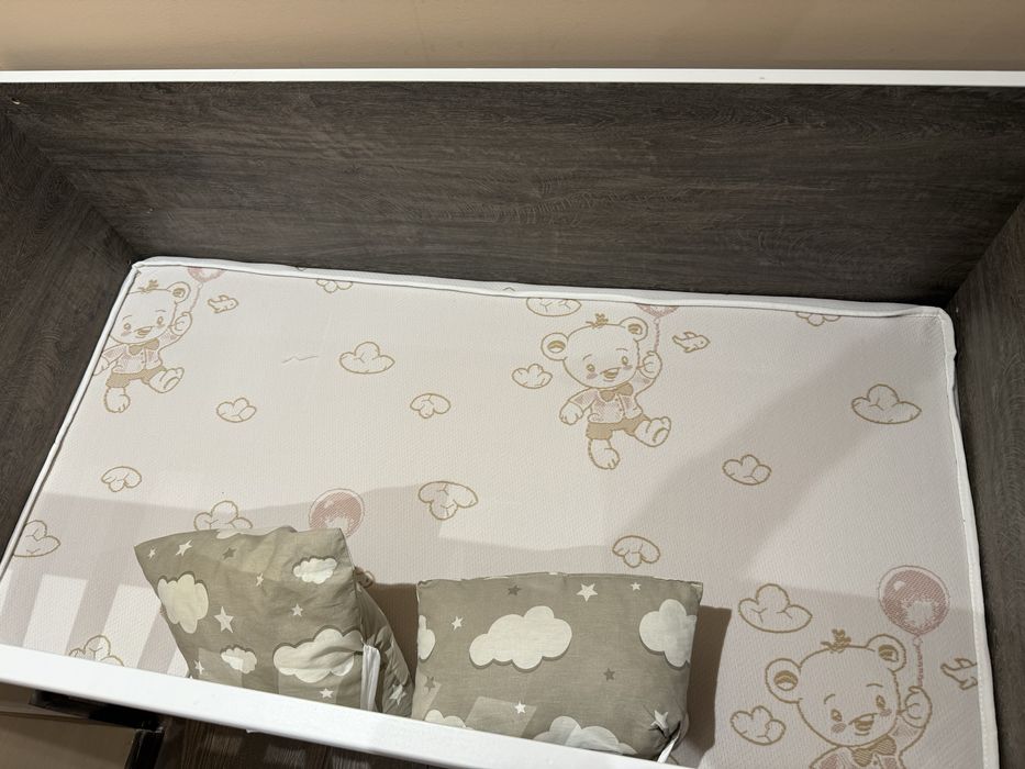 Бебешка кошара в много добро състояние