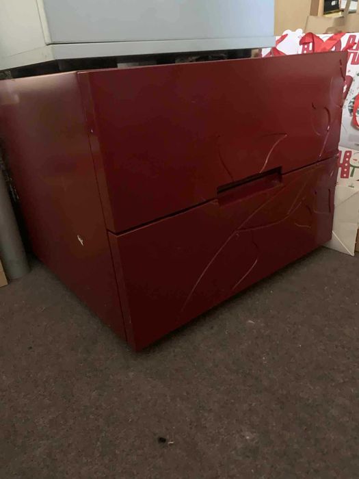 легло Приста 130 х 190 см с матрак и нощно шкафче в тъмно червено