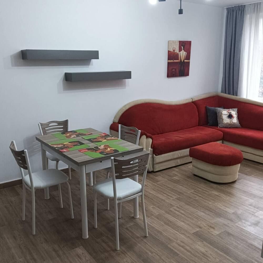Дава се под наем Двустаен апартамент в Бургас, Изгрев - 55 кв.м за 382.5 € - Снимка #1