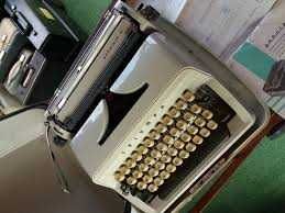 Masina de scris germana Triumph   anii 60-70,functionala,