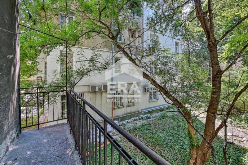 Продава се Многостаен апартамент в София, Център - 180 кв.м за 3667 €/кв.м - Снимка #2