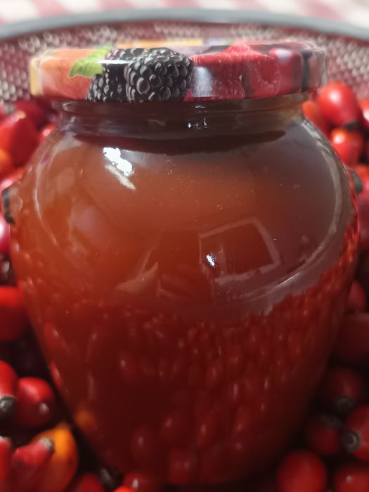 Gem  de macese.Produs natural