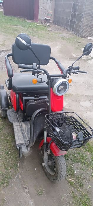 Vând tricicleta electrica noua