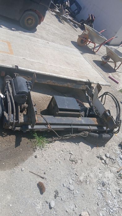 Vind motor 3,0 ,cabină, punte spate,bena ,lift totul de iveco