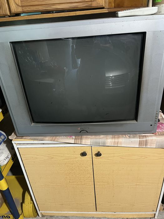 Vand tv vechi, color