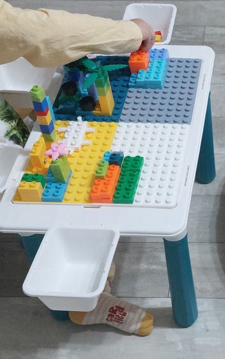 Маса с конструктор и столче