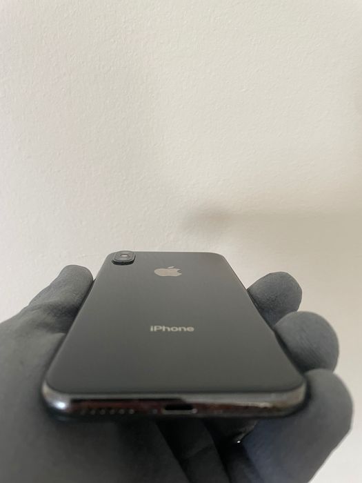 Продавам черен iPhone X 64GB