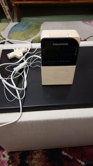 Vand un radio cu ceas