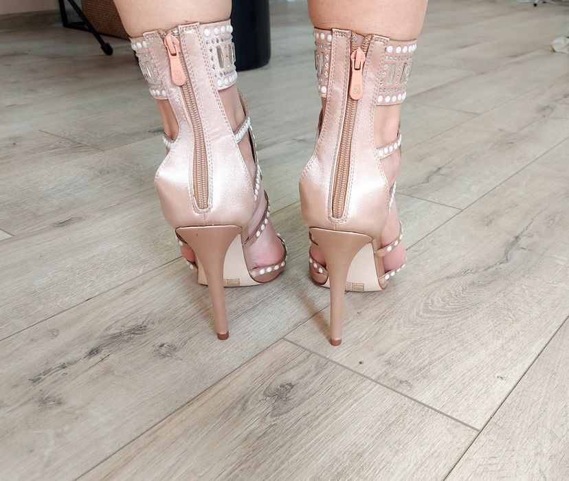 Бутикови сандали