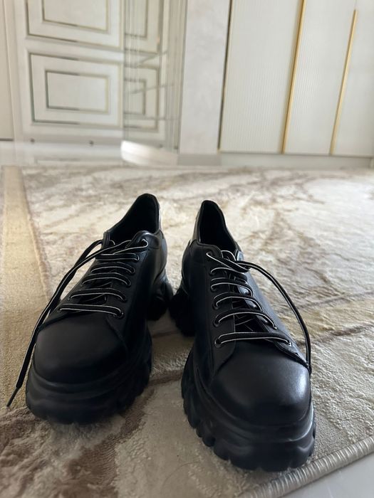 продам новую обувь из натуральной кожи.