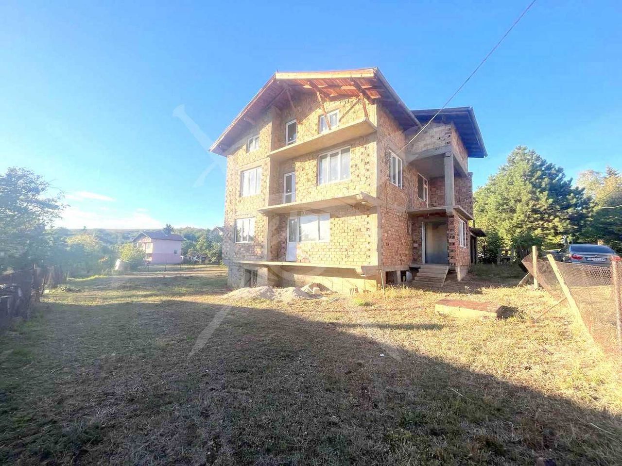 Продава се Къща в Костинброд - 349 кв.м за 373 €/кв.м - Снимка #1