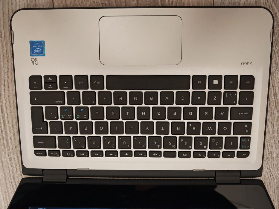 Laptop / tableta HP x360 310 G2 (cu touchscreen)