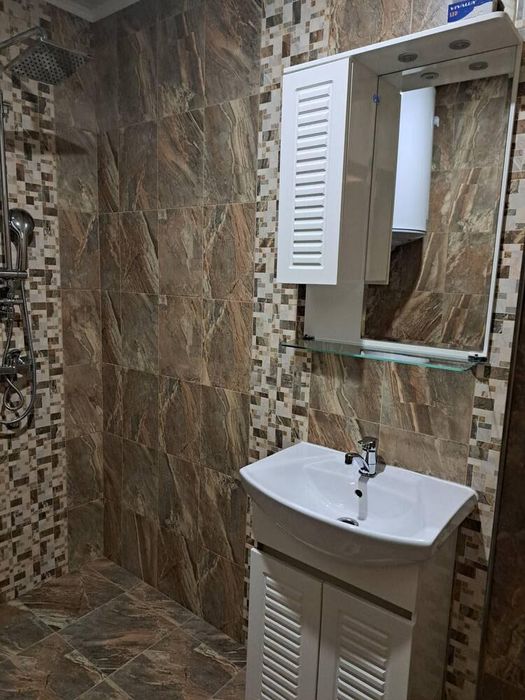 Дава се под наем Тристаен апартамент в Бургас, Лазур - 80 кв.м за 612 € - Снимка #3