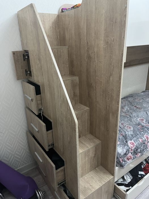 Продается двух ярусная кровать в отличном состоянии!