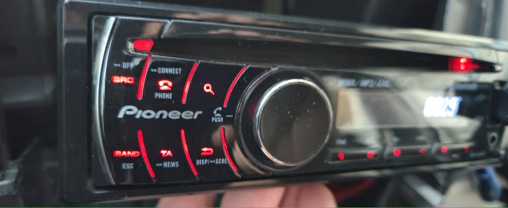 Продавам Pioneer deh-6200bt