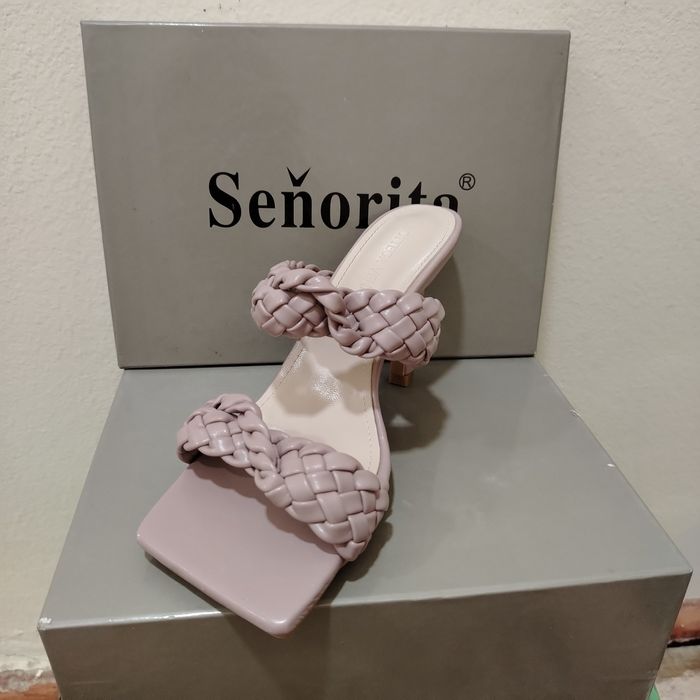 Женская босоножки