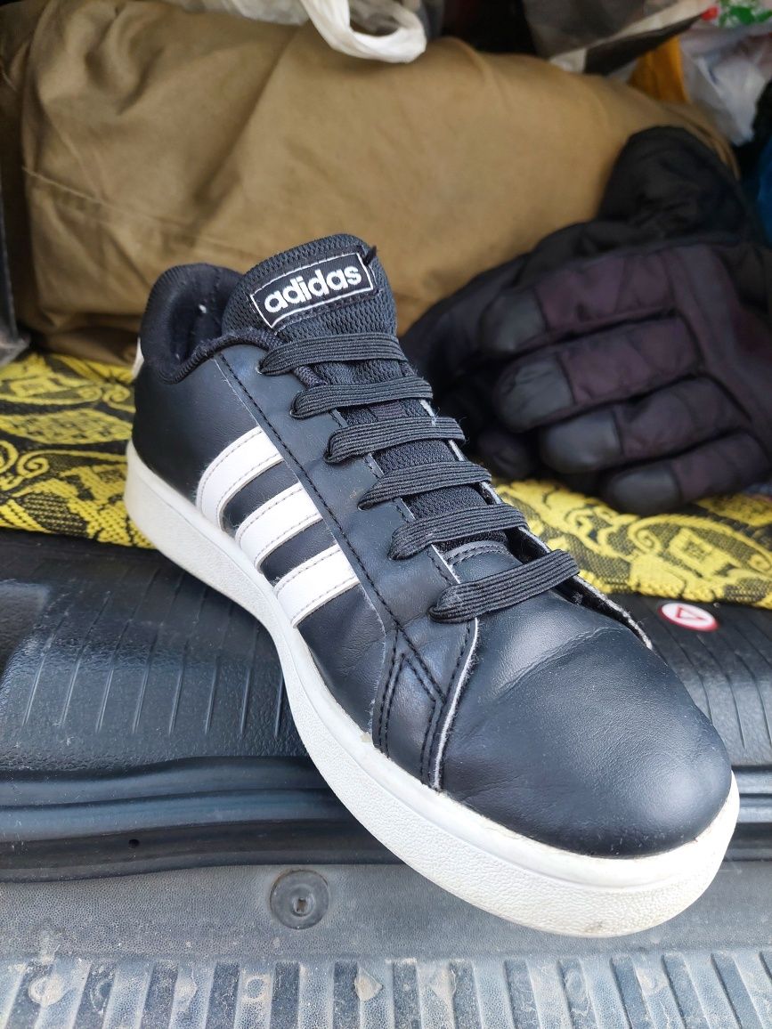 Кецове Adidas  .