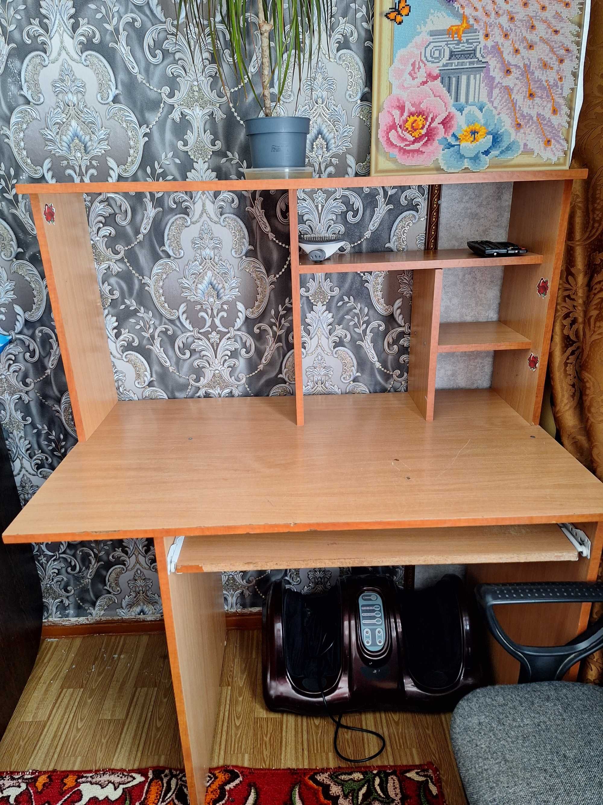 Продам компьютерный стол