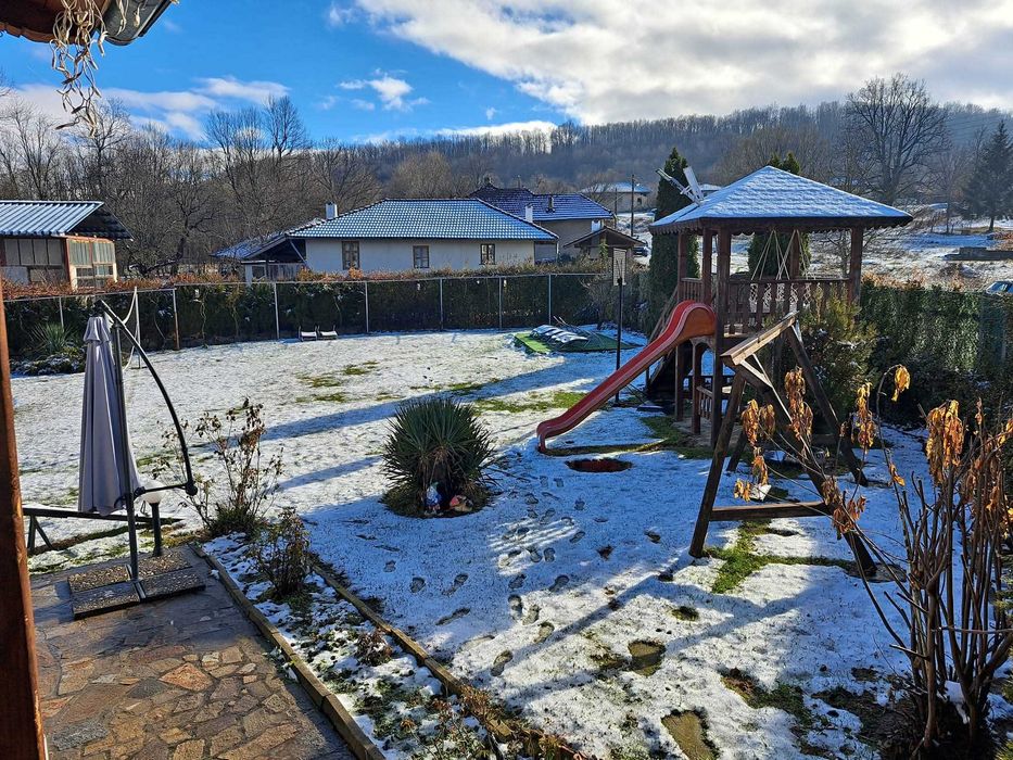 Вила Лазарова, с. Руховци