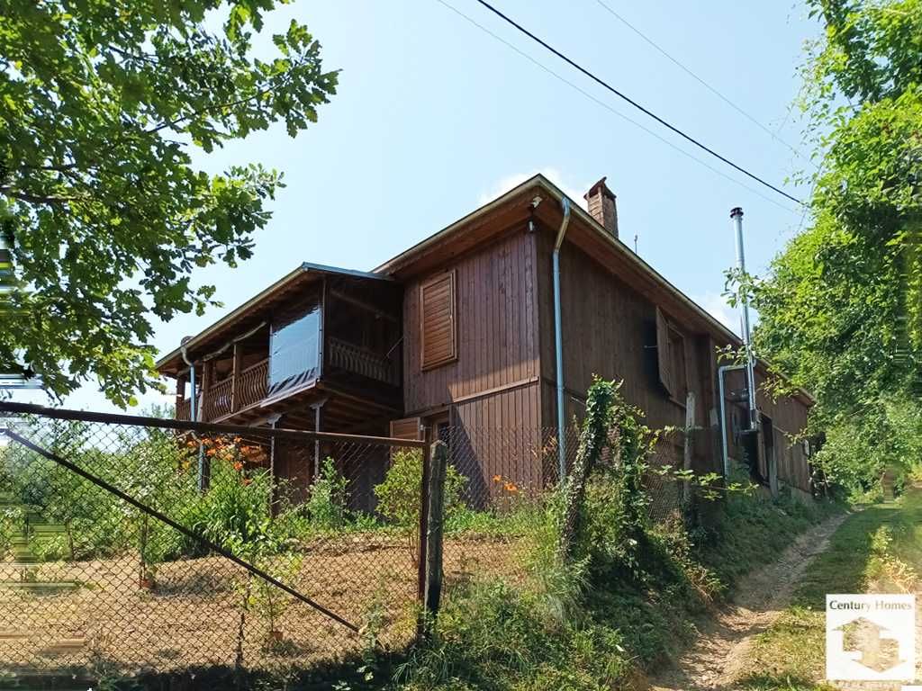 180056 Реновирана къща с 3 спални в живописното село Креслювци