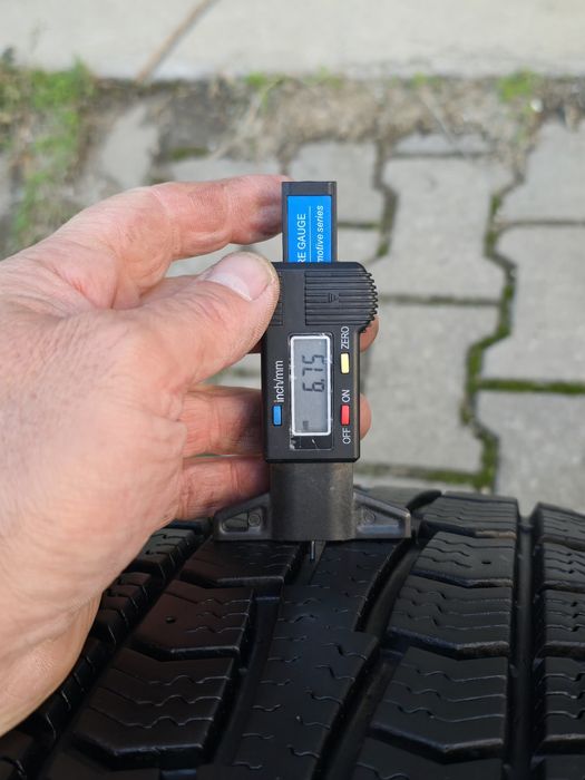 235 65 17  Cooper se