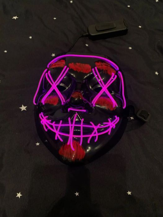 Маска с LED светлина в розов цвят. Ново.