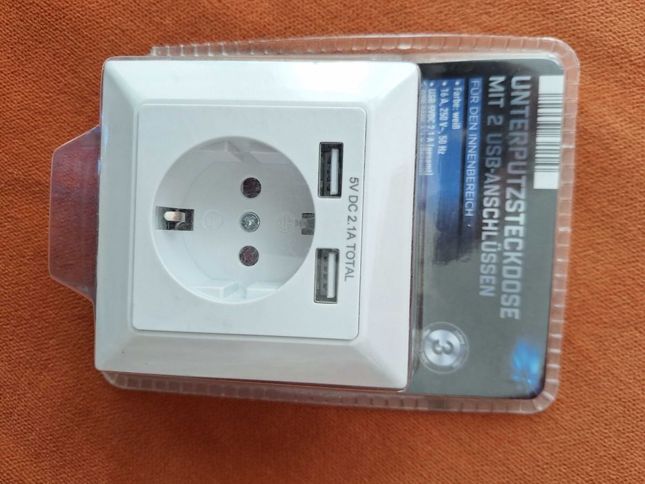 Priza incastrata, cu impamantare si cu 2 USB-uri