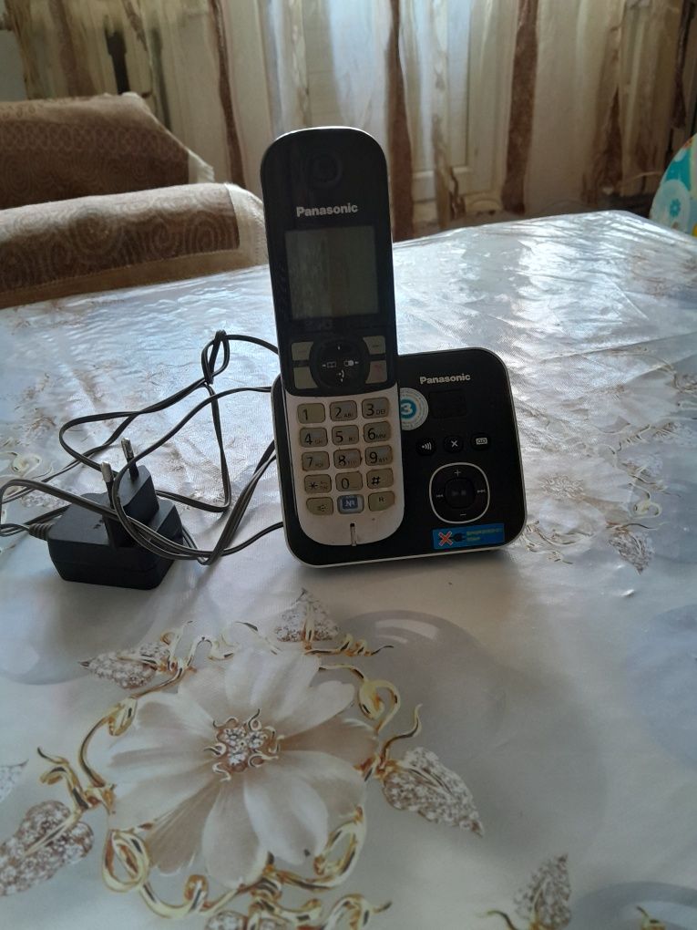 Радиотелефон  Panasonic  в рабочем состоянии