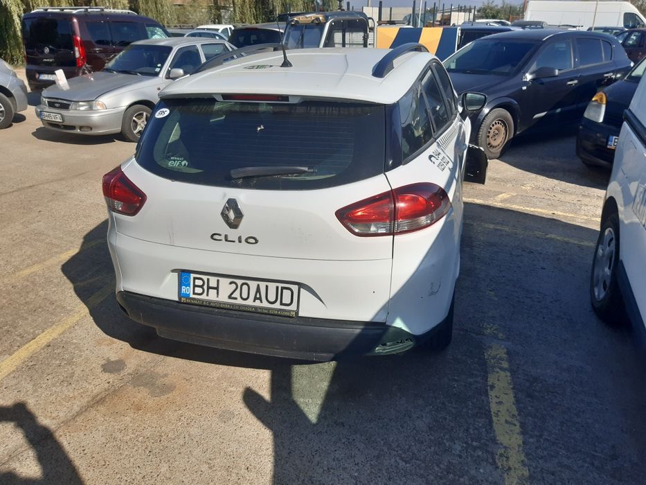 De vanzare renault  clio 0.9 benzina avariata
