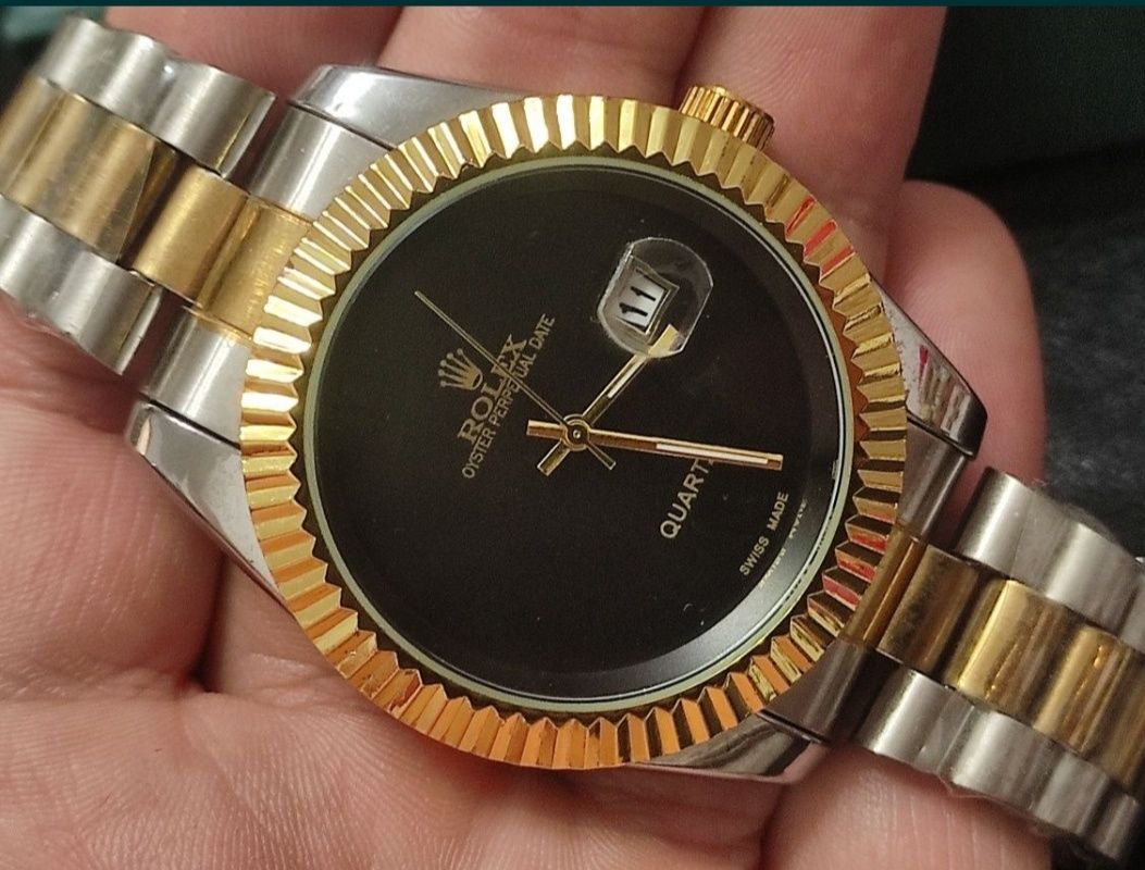 ROLEX Oyster Perpetual Date / Часовник / Swiss