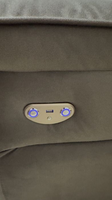 Намалена цена до 25.11. Диван с функция релакс електрически механизъм