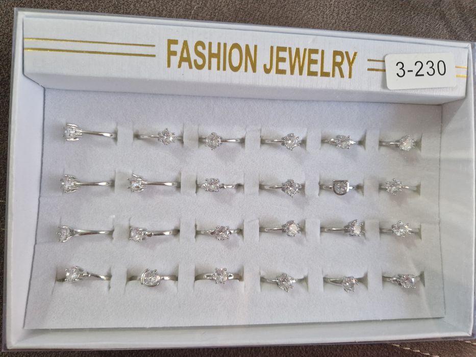 24 броя пръстени, които имитират сребро