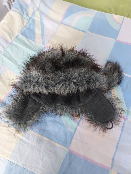 Caciula blana artificiala