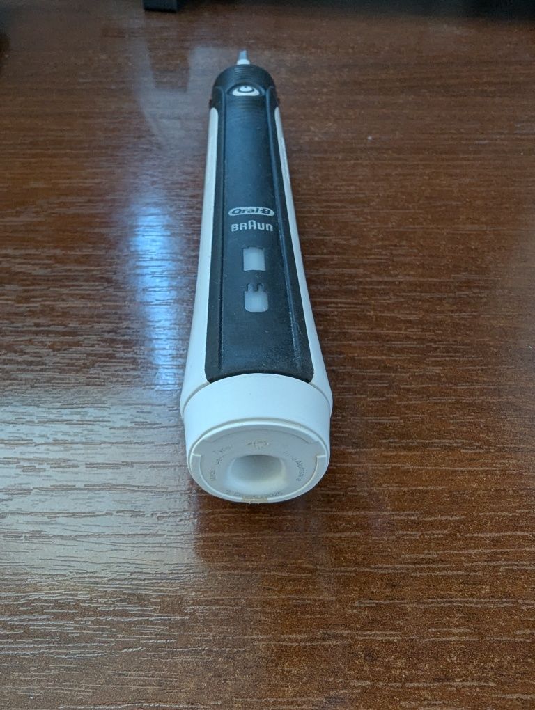Oral b pro 2 2500 четка за зъби