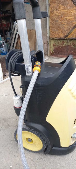 Професионална водоструйка karcher,въртящо рамо и пистолет.