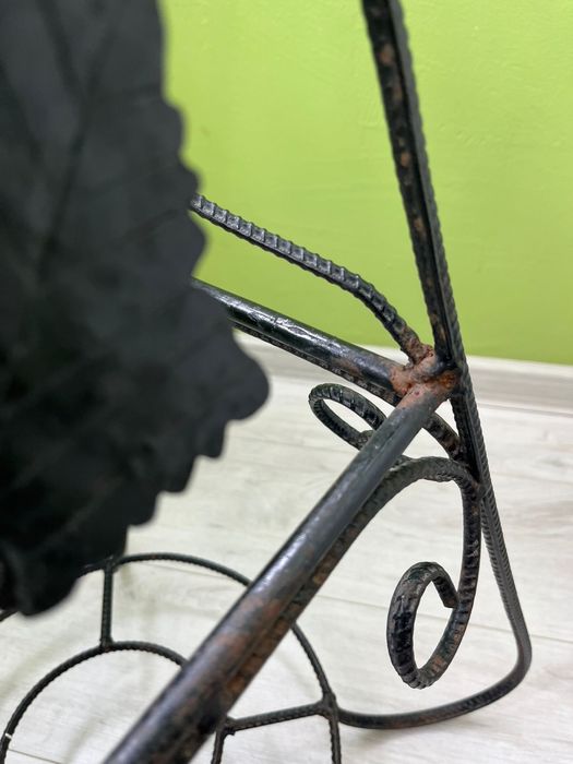 Suport pentru plante din fier