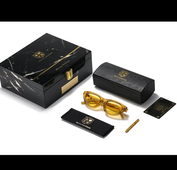 Слънчеви очила с златно покритие.

Часовници

Мода

Монети и марки

Ко