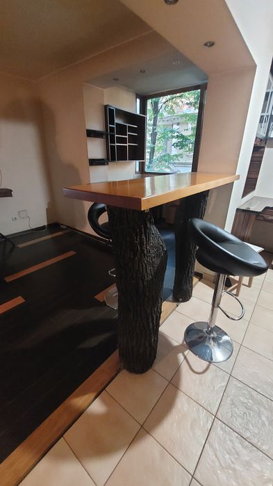 Lavoar masiv din piatra și decorațiuni vechi