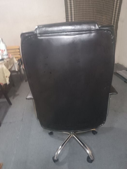 Офсние Кожанние кресло