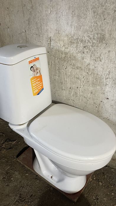 Продаю унитаз в хорошем состояние